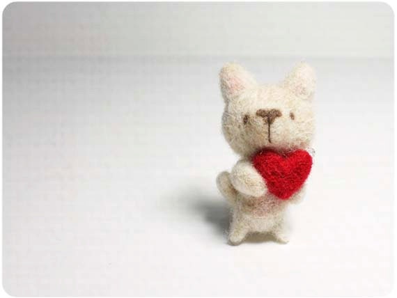 Creamy Cat - needle felted wool brooch, crystal bead