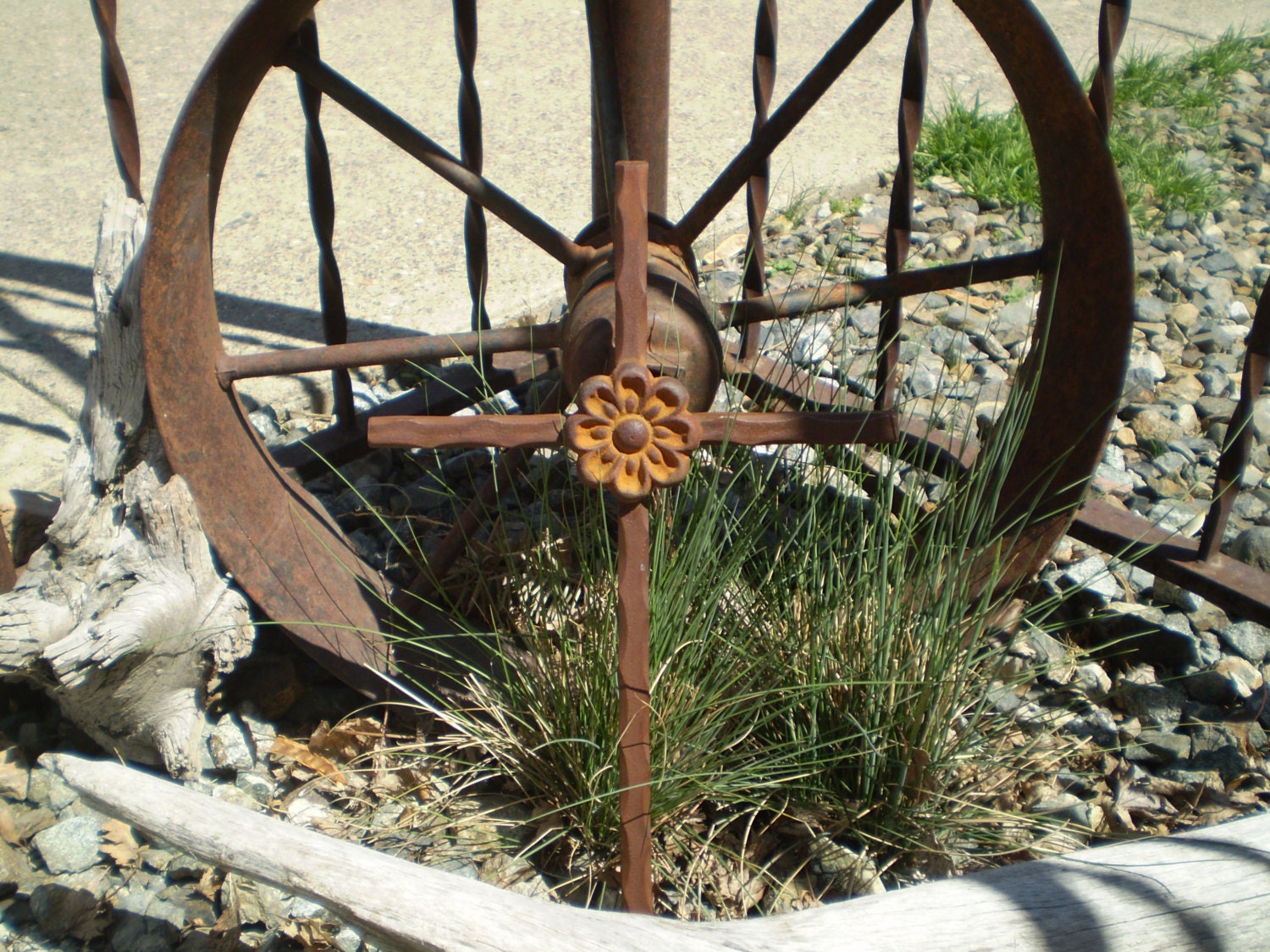 Rustic Metal Cross, Home Decor - Garden - Patio Indoor / Outdoor Decor - Flower Rosette Center, Rustic Patina Metal Decor Cross