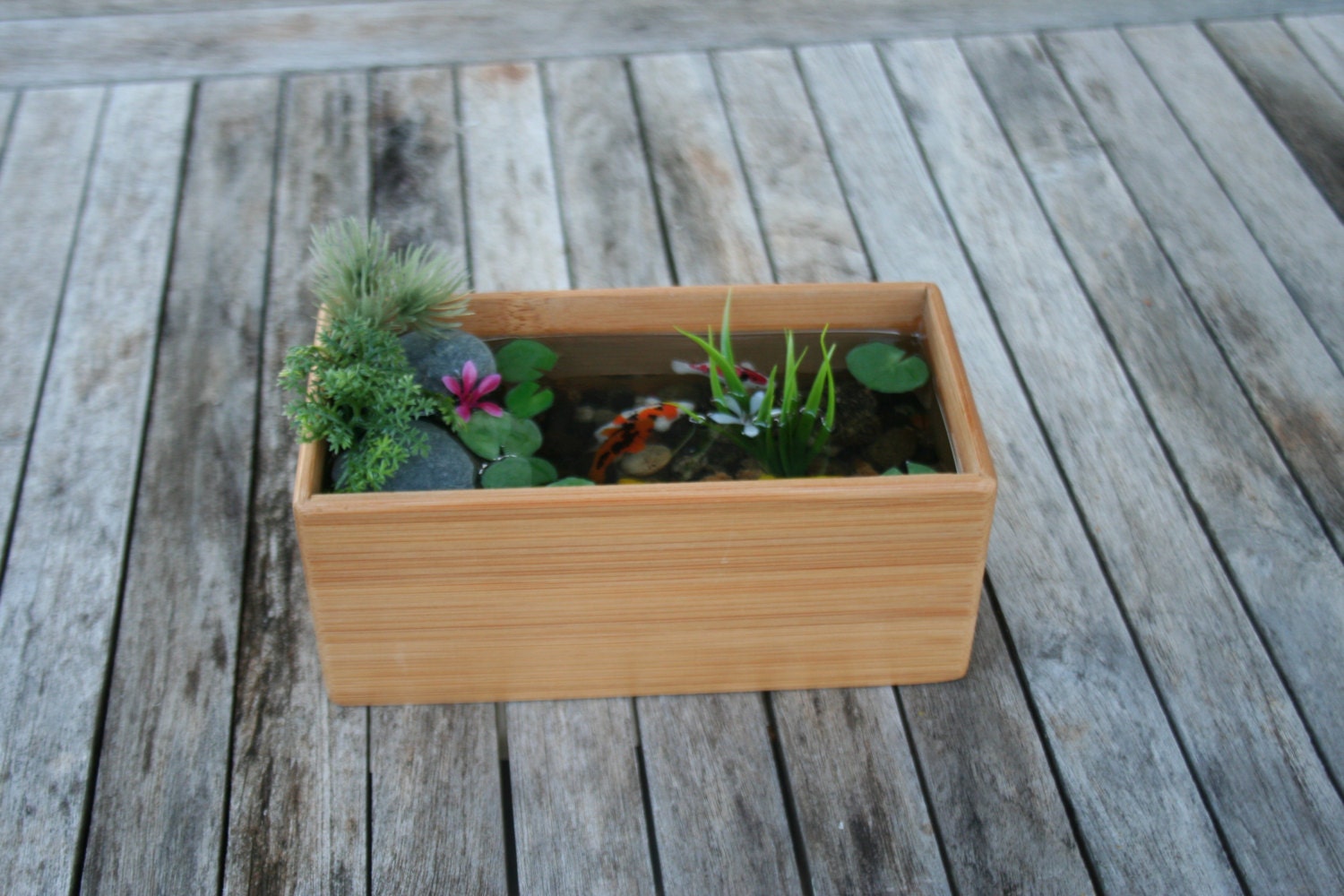 Miniature Koi Pond in Resin (with wall hangers)