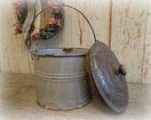 antique graniteware berry pail with lid / sweet cottage farmhouse decor / home & garden / EPSTeam