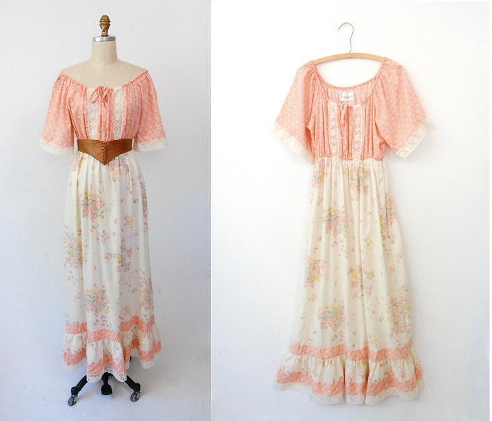Vintage 70's boho prairie festival maxi dress / off shoulder floral print lace Gunne Sax style / S M small medium