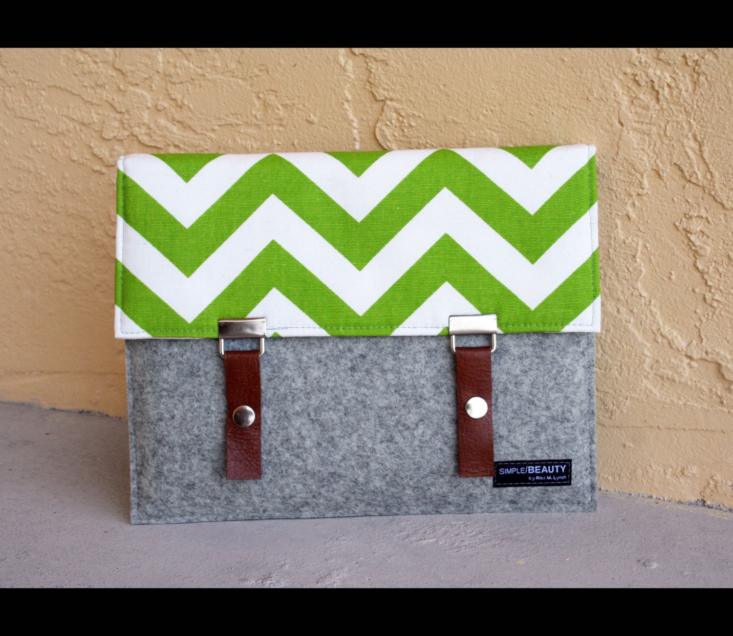 Green chevron Padded ipad case 100% merino wool felt with leather straps
