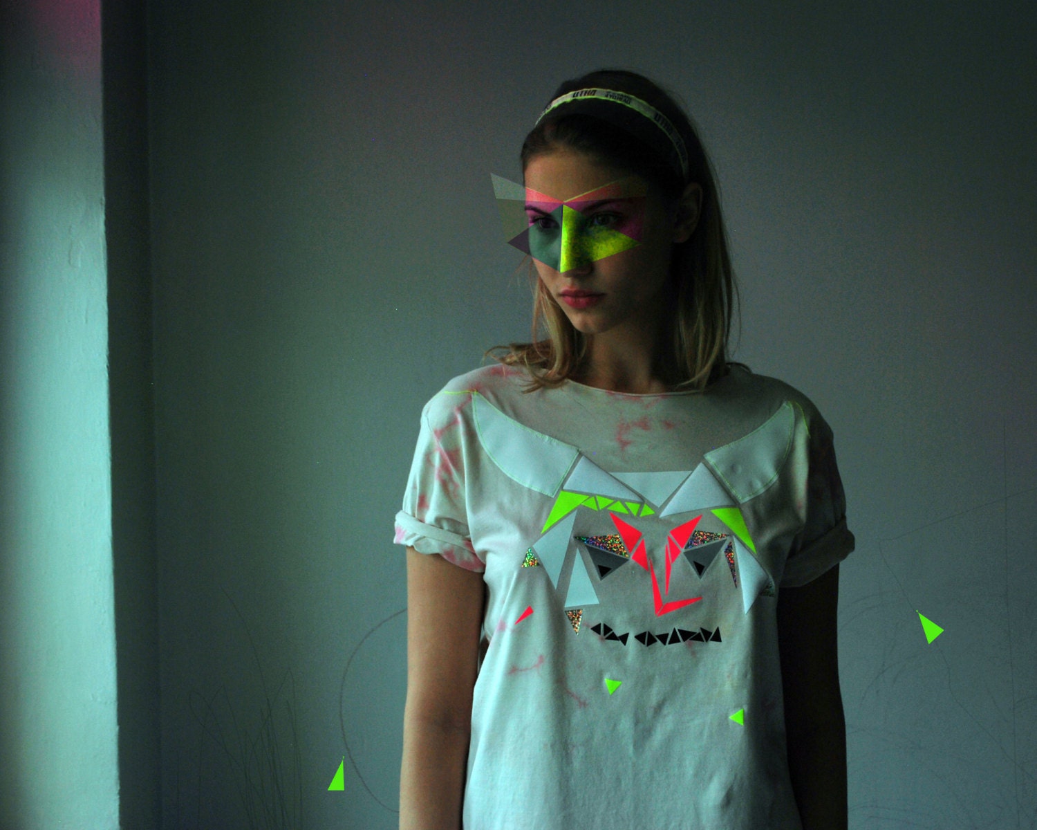 UTHA top with shaman design / T-shirt