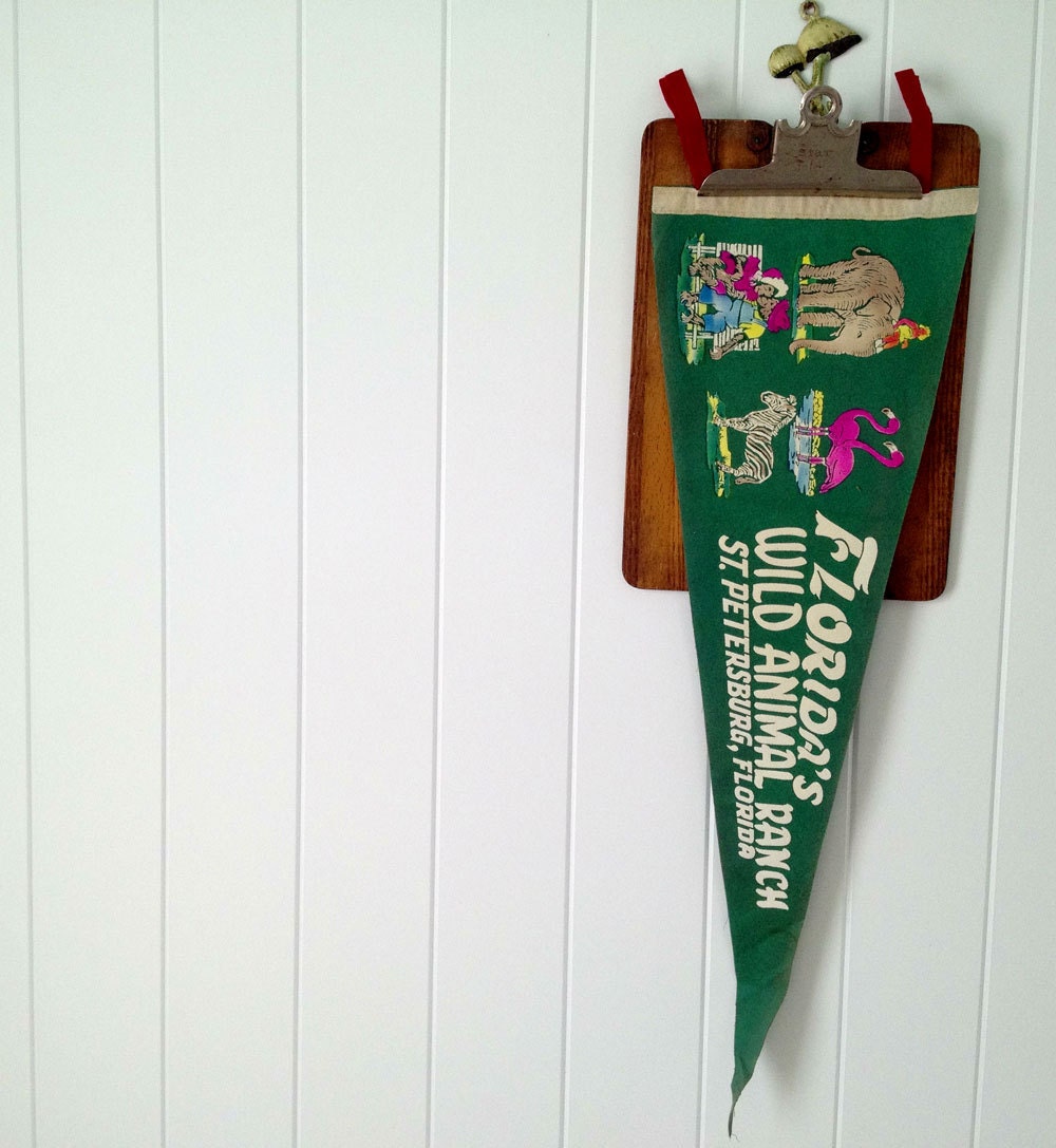 cabin chic....vintage felt pennant FLORIDA wild animal ranch ST PETERSBURG souvenir travel large