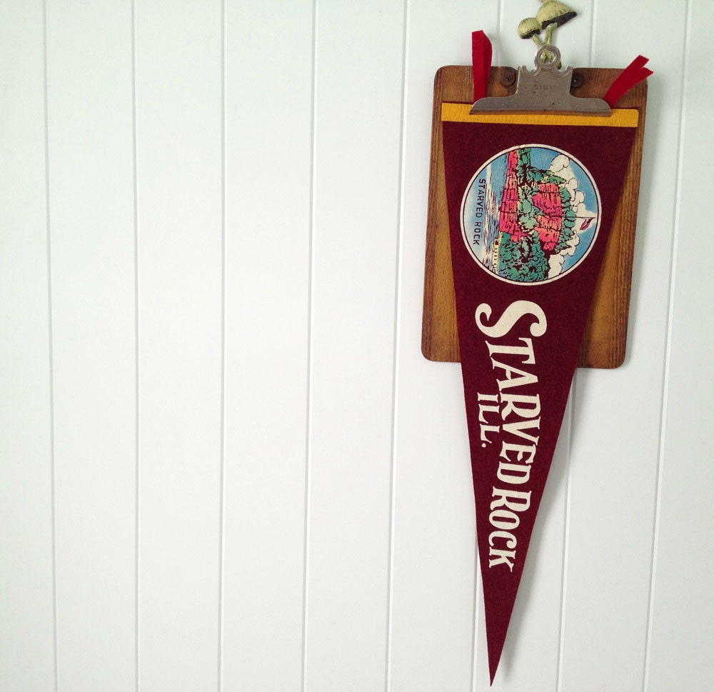 cabin chic....vintage felt pennant STARVED ROCK ILLINOIS souvenir travel large