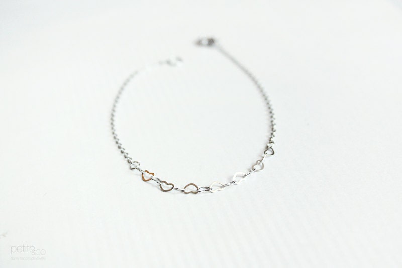 tiny hearts dainty chain bracelet - minimalist jewelry / valentine's gift for her under 20