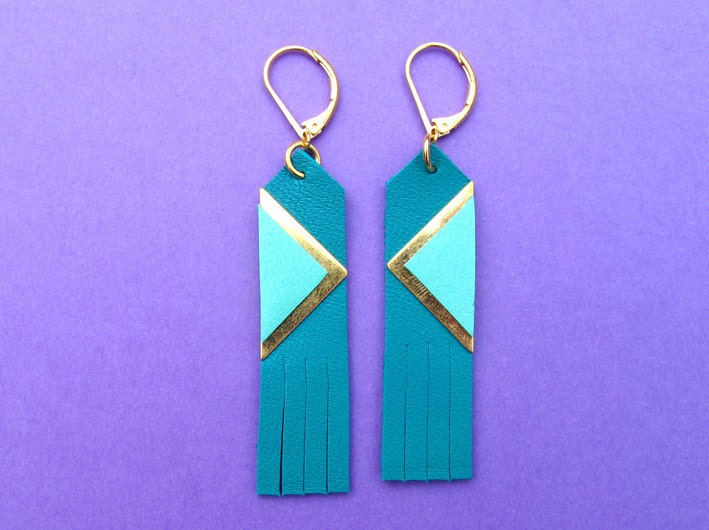 Earrings "Sinki" emerald, retro style in leather, fringes and triangles