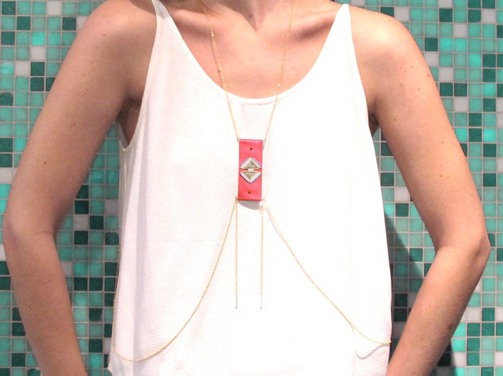 Luxor body chain coral, graphic long necklace in leather