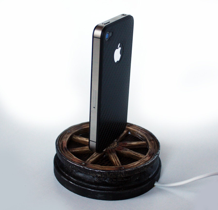 Wooden Wheel Vintage-Grunge-look iPhone Charger for iPhone 4S