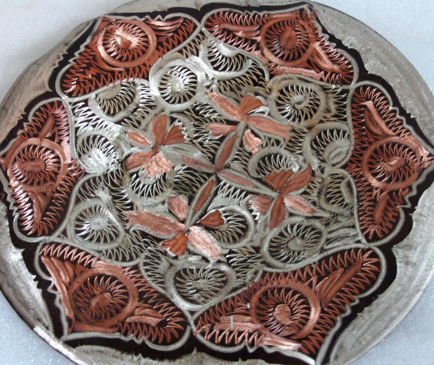ETCHED little copper PLATE, Floral Wall hanging metal folk art home decor. Vintage handmade flower etching crafts, Collectible Erzincan ware