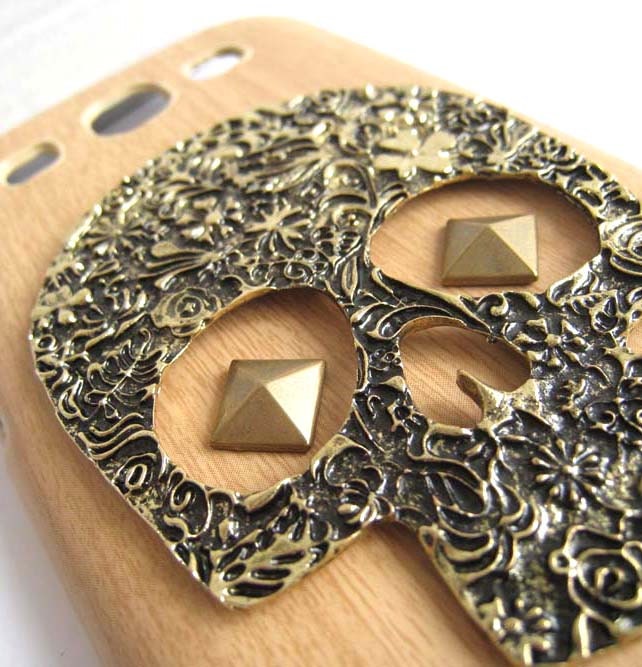 Antique Brass Skull Filigree with Pyramid Studded Maple Color Wood Pattern Samsung Galaxy S III Case, Samsung Galaxy S3 Hard Case (3 Colors)