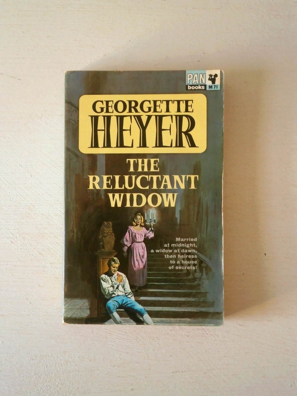 Vintage Georgette Heyer The Reluctant Widow pan book