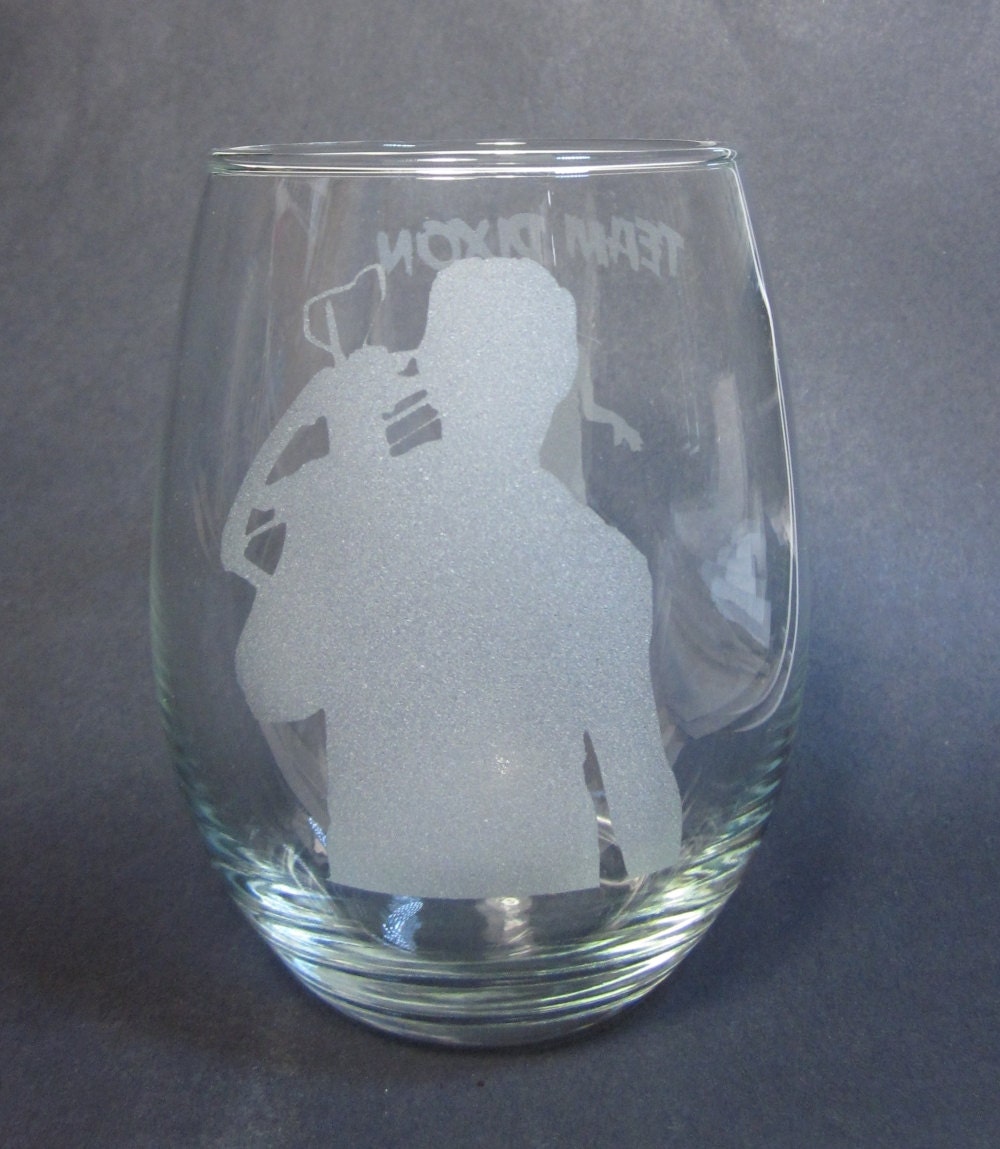 Daryl Dixon Etched Stemless Wine Glass - Walking Dead Inspired Daryl Dixon Wine Glass Etched Zombie Stemless Wine Glass