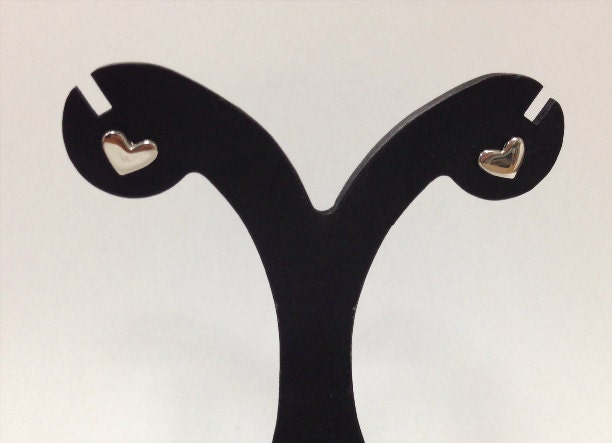 Heart stud earrings