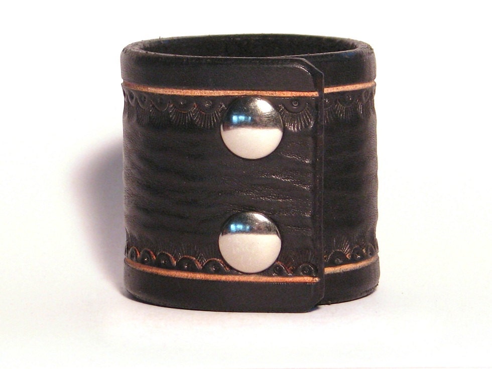 Leadfist Leather Edgy Detailed Cuff