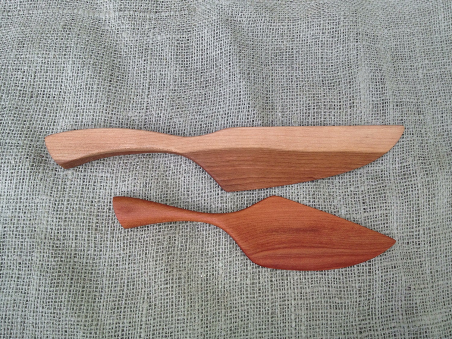 Wedding gift set cake knife and server.