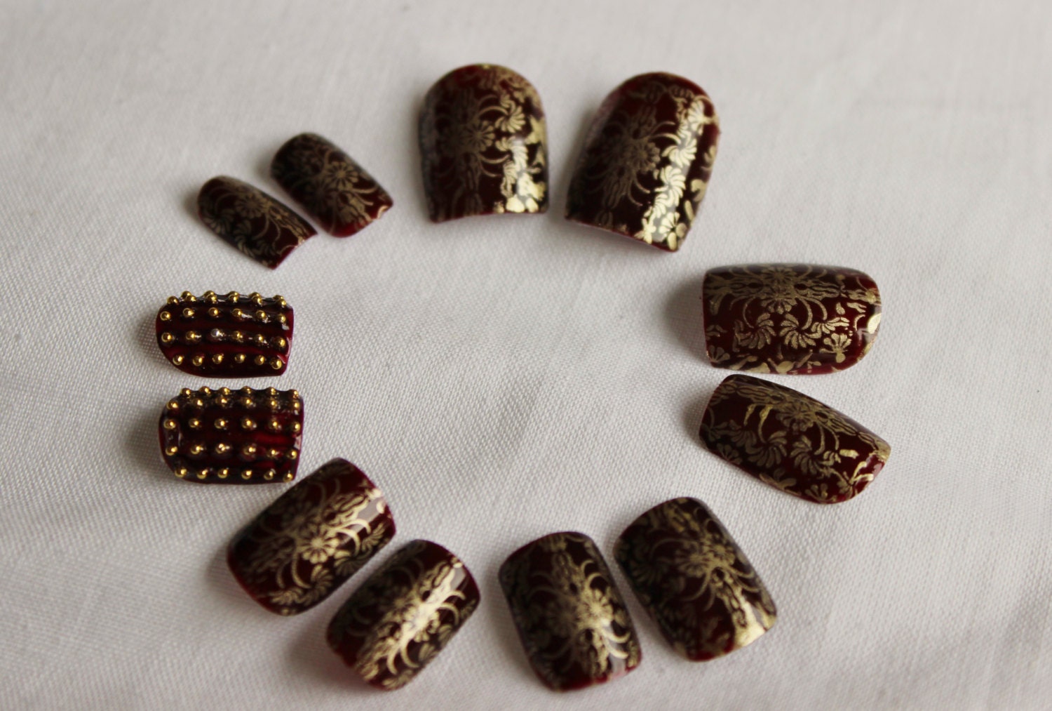 Baroque Me Stud - Hand Painted Short False Nails