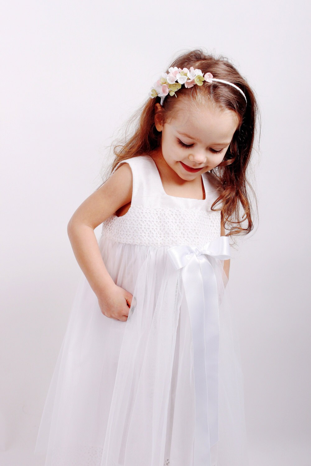 FREE shipping/ Flower girls dress white special occasion tutu birthday summer beach wedding toddler flower lace bow