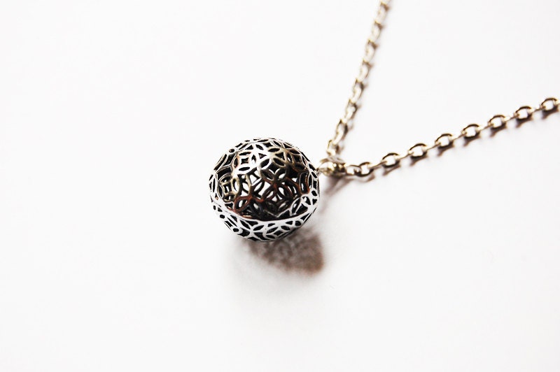 Tannis Root  Style Pendant Necklace - From Roman Polanski's 1968 "Rosemary's Baby"