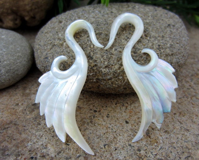 FREE US Shipping 6G - 4 mm Pair of Carved  white mother of pearl Gauge ,Plugs,Organic gauge , Body Piercing Jewelry L506