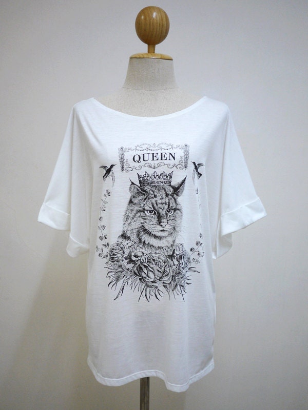 The Queen Of Cat : Beauty Persian Cat Animal Style Bat Sleeve Women TShirt Tunic White Color TShirt Screen Print Cotton