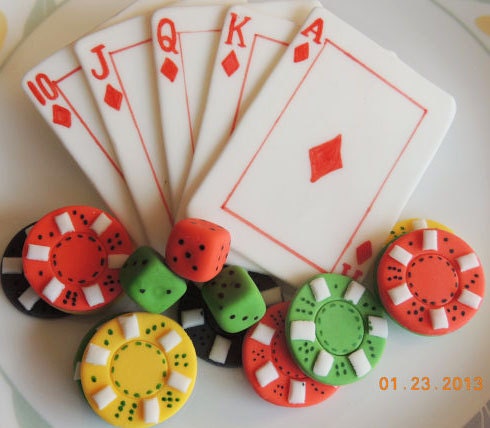 Edible Poker cake and cupcake Toppers: Playing cards, Tokens and dice , made of Fondant and Gum paste Il_170x135