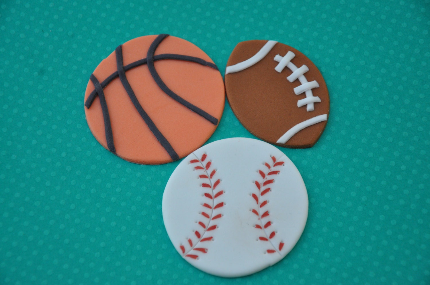 Edible Sports cupcake Toppers : Football, basket ball, baseball , Birthdays, Sports parties . Made of Fondant and Gum paste Il_170x135