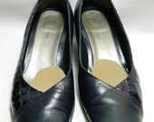SALE 1980s Ros Hommerson Leather  Soles Navy leather shoes Size 8 and a half