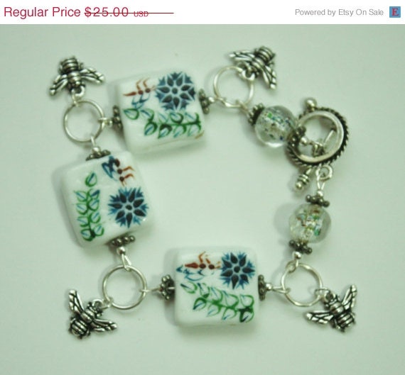 ON SALE Antique Silver Honey Bee Charm Bead bracelet / Toggle Clasp bracelet / Lampwork Beads/ Handmade bracelet / Fashion Jewelry