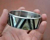 White Mother of Pearl With Oyster Shell Stainless Stell Bangle BRACELET 1" T-1339