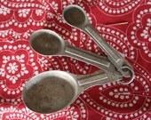 set of 3 metal vintage measuring spoons/aluminum/kitchen tools