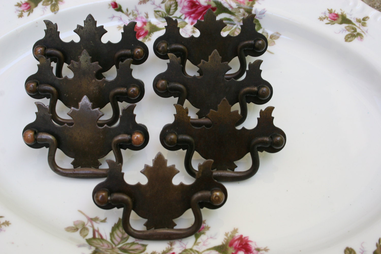 Choose Color - 7 Drawer Pulls / vintage pulls / chippendale / knobs / hardware / furniture pulls / drawer pulls knobs / dresser pulls