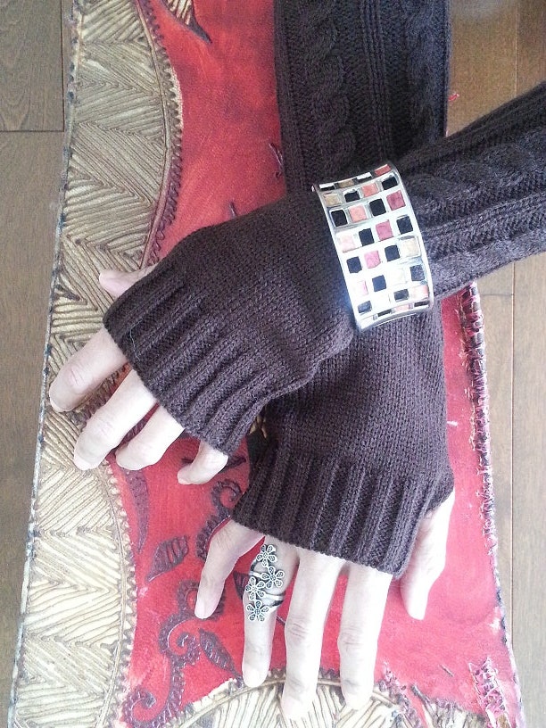 uBuNEEK Stylish Knitted Brown Fingerless Gloves Cable Design