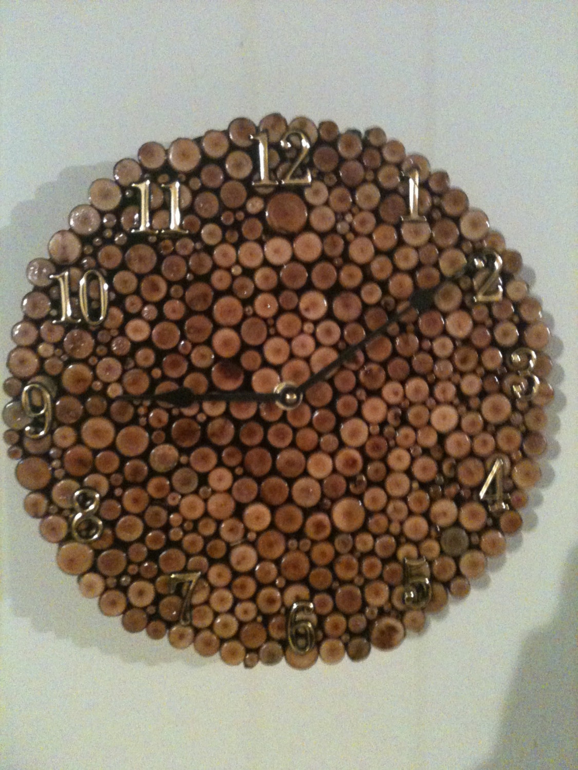 Beautiful 10 " round willow wood clock battery operated