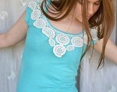 Hand embellished t-shirt // Upcycled tee // turquoise colour // ivory coloured venice applique lace in front and on sides //  Size S-M