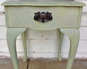 Beautiful Vintage Green Queen Anne Style Side Table