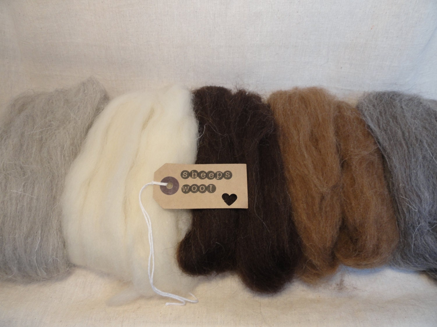 300 grammes-felting wool/natural un-spun sheeps wool