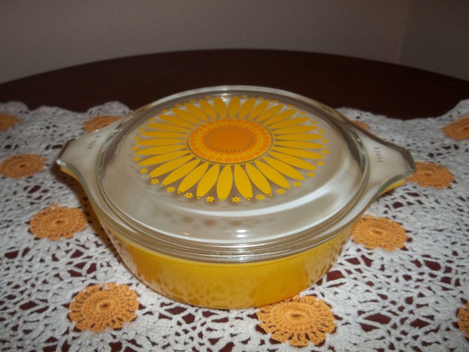 vintage pyrex yellow sunburst 1 pt. dish with lid