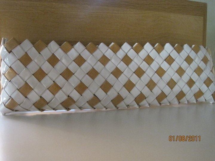 Long and narrow clutch made out of paper