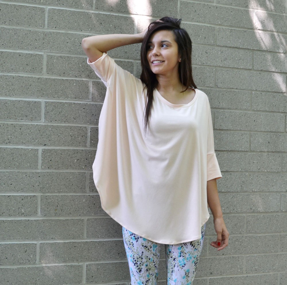 Poncho, cape, oversized sweater with curved hem and side vents, Light peach jersey, One size