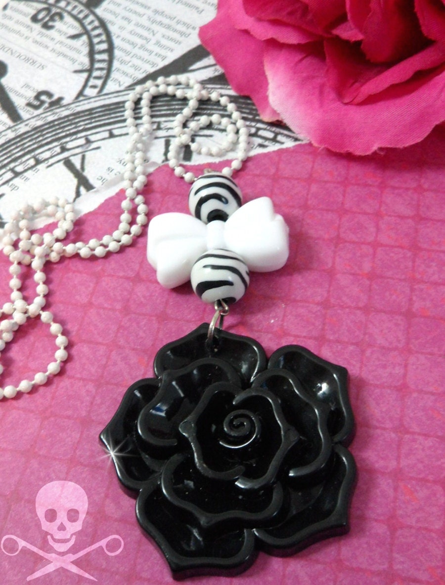 BLOSSOM NOIR - Black Rose Charm Necklace with White Bow