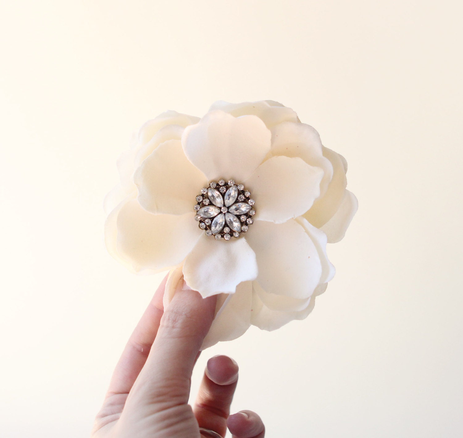Bridal hairpins, Wedding hairpins, Bridal hair clip, Flower clip, Ivory wedding flower - MAGNOLIA