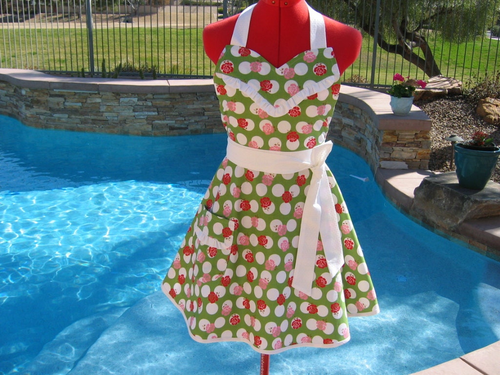 Aprons / Sassy Apron / Cute Ruffled Handmade womens Aprons / Vintage Fifties Inspired Retro Rose - Bee in My Bonnet