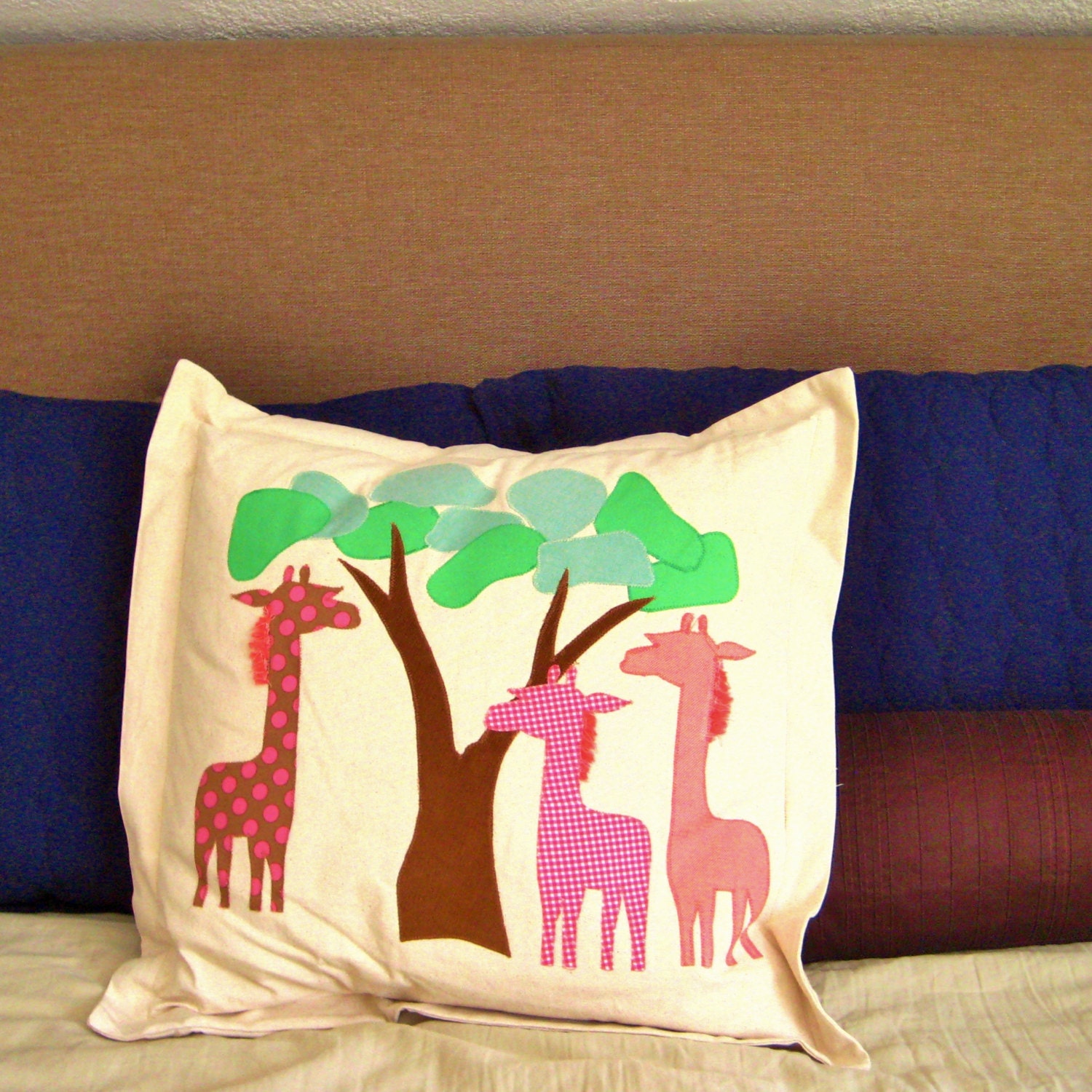 pink giraffe - pillow - free shipping in USA