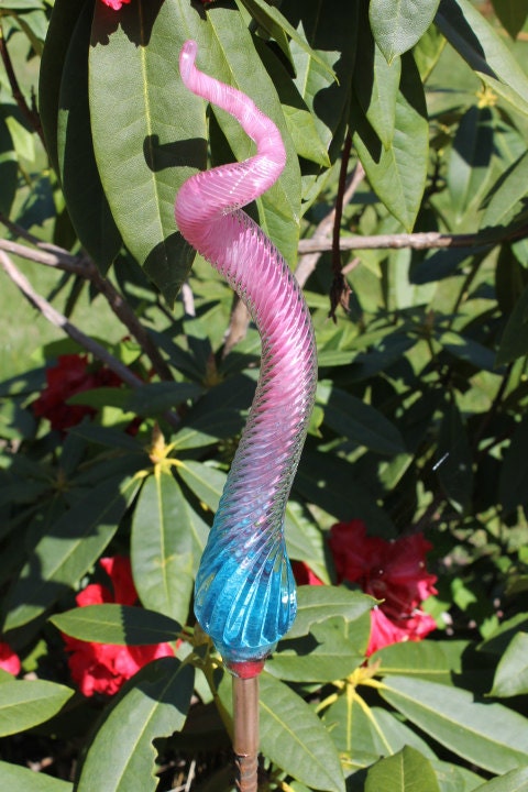 Baby Blue to Light Pink Glass Piggy Tail Glass Garden Art Sculpture Garden Finial Outdoor Decoration