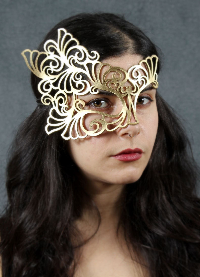 Roxy leather mask in gold