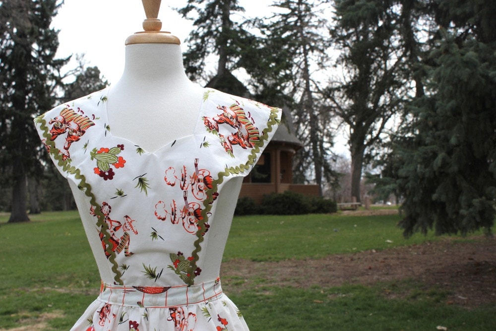 Vintage Full Apron 1950s Spanish Mexican Cocina Fabric Orange and Green Retro