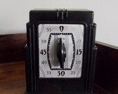 Bakelite art deco kitchen timer - 1920s - countertop or wall hanging - Chrome face