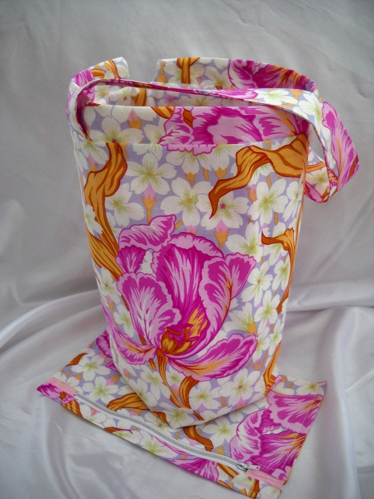 Knitting bag, sock knitters bag, WIP or KIP bag, matching zipper notions pouch, pockets, drawstring, crochet tote, floral cotton