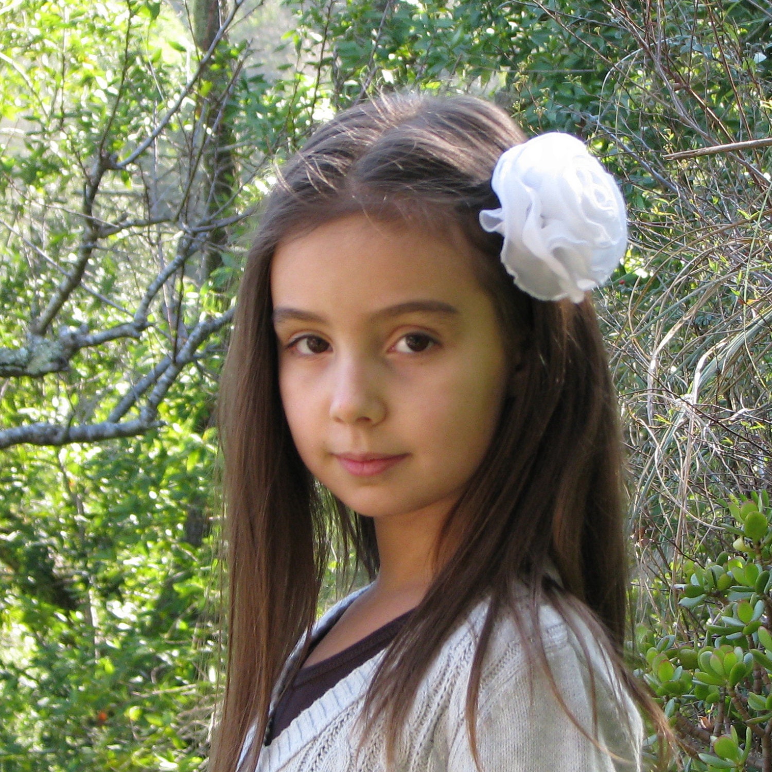 White rose hair clip, handcrafted in recycled white chiffon fabric, medium-large